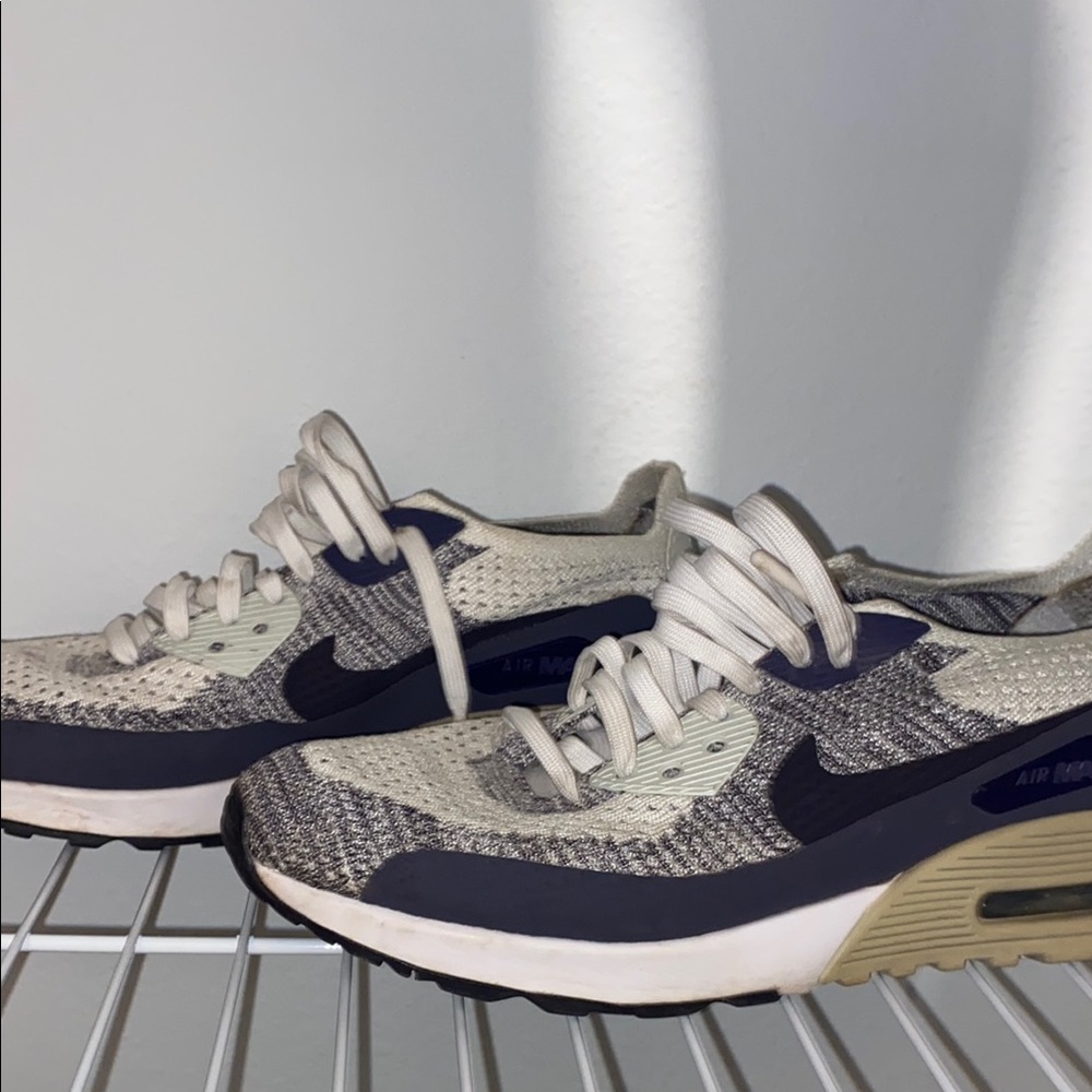 Nike Casual Knit Sneakers in Cream and Purple